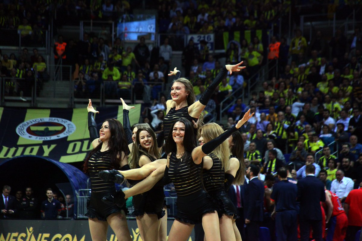 Nesine Kızları sahne alıyor, EuroLeague’de nefesler tutuluyor! Nesine Kızları’nın birbirinden renkli performanslarından kareler...