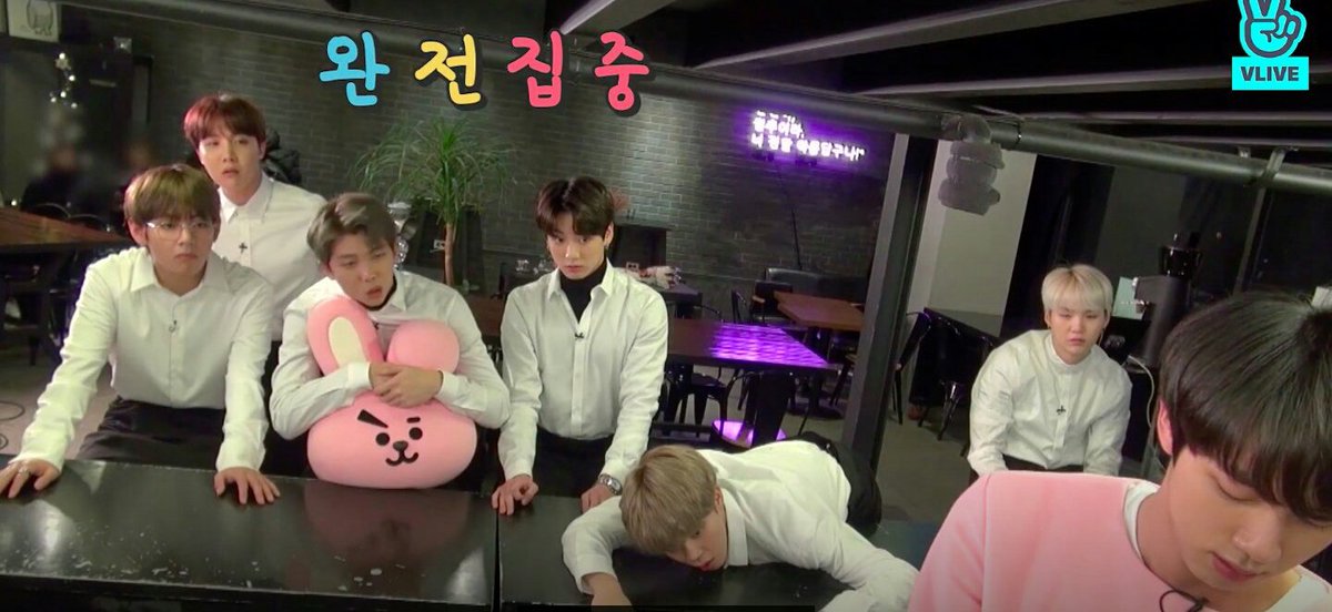 filterkims's tweet photo. BTS  SHOWING THE LEVEL OF EXCITEMENT FROM SUGA TO JIMIN !!  @BTS_TWT #THOSFANSBTS17M https://t.co/xPCsoHMMb1