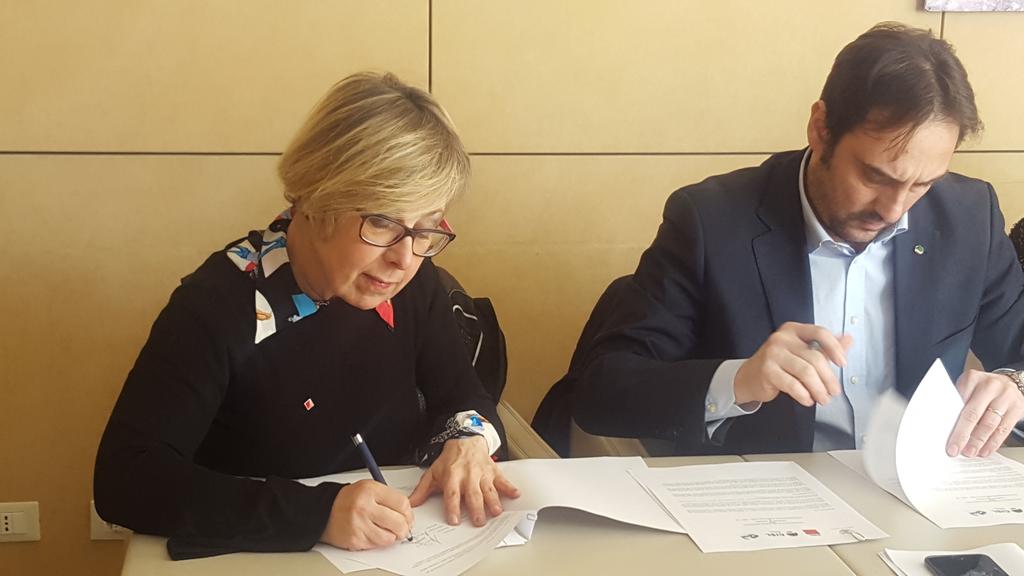#CgilCislUil #Genova firmano il protocollo di #relazioni #sindacali con il <a href="/ComunediGenova/">COMUNE DI GENOVA</a> con sindaco @buccipergenova