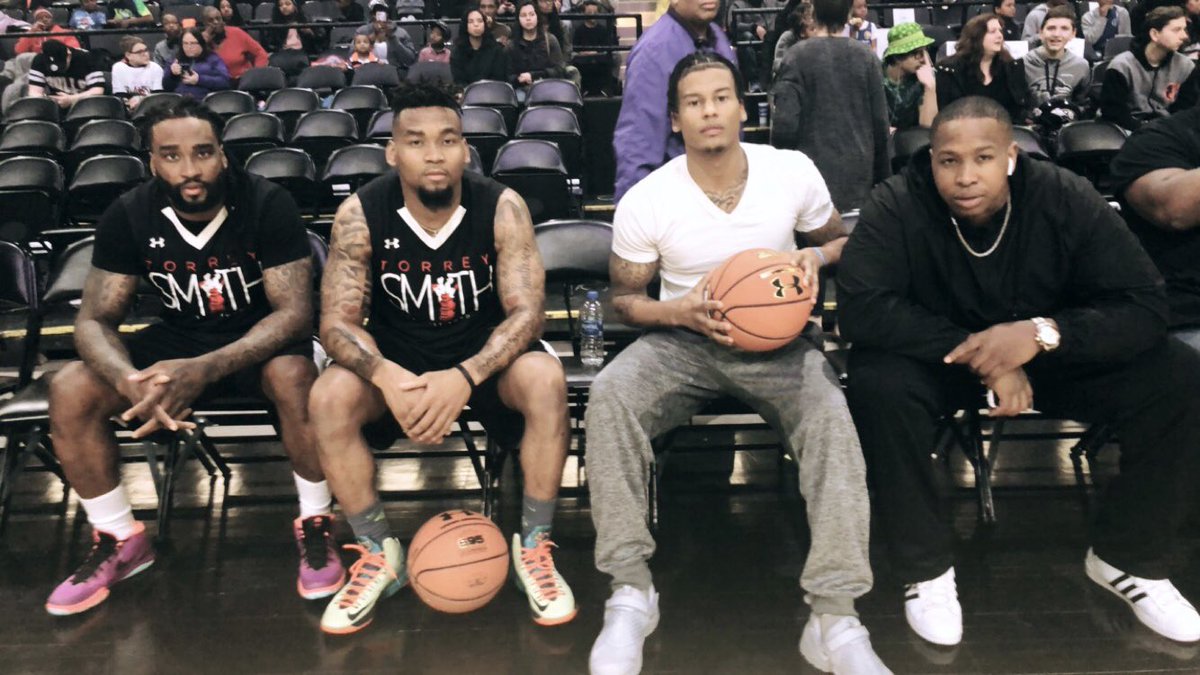 _RDavis23's tweet photo. Brotherhood in Baltimore @fannishthem #TSFFHoops https://t.co/OlLmp1TAoN