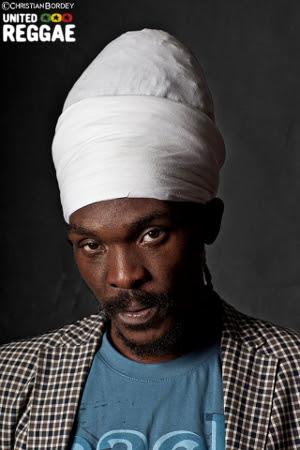 Aggrie_'s tweet photo. Anthony issued his first debut single in 1993"Living is Hard" which got massive airplay
#ReggaeFestJam18
#IwillJam https://t.co/rpsxGhkeXL