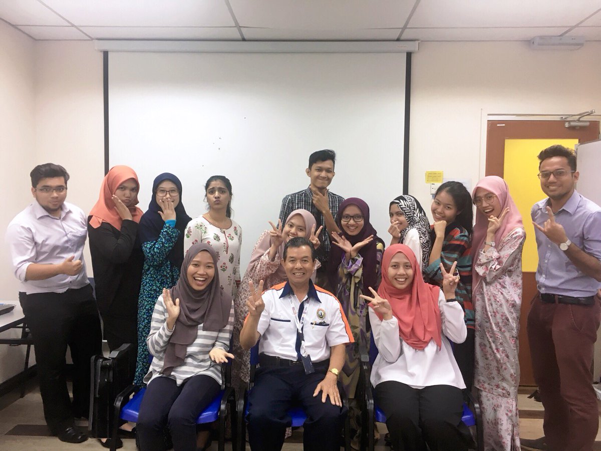 booloveb's tweet photo. Dr TW: I’m gonna miss all of you
Us: We’re gonna miss you too Dr!
Kenapa Dr buat ✌️ comel sangat 😍
#surgeryposting #lastposting https://t.co/GE3Xca3wCL