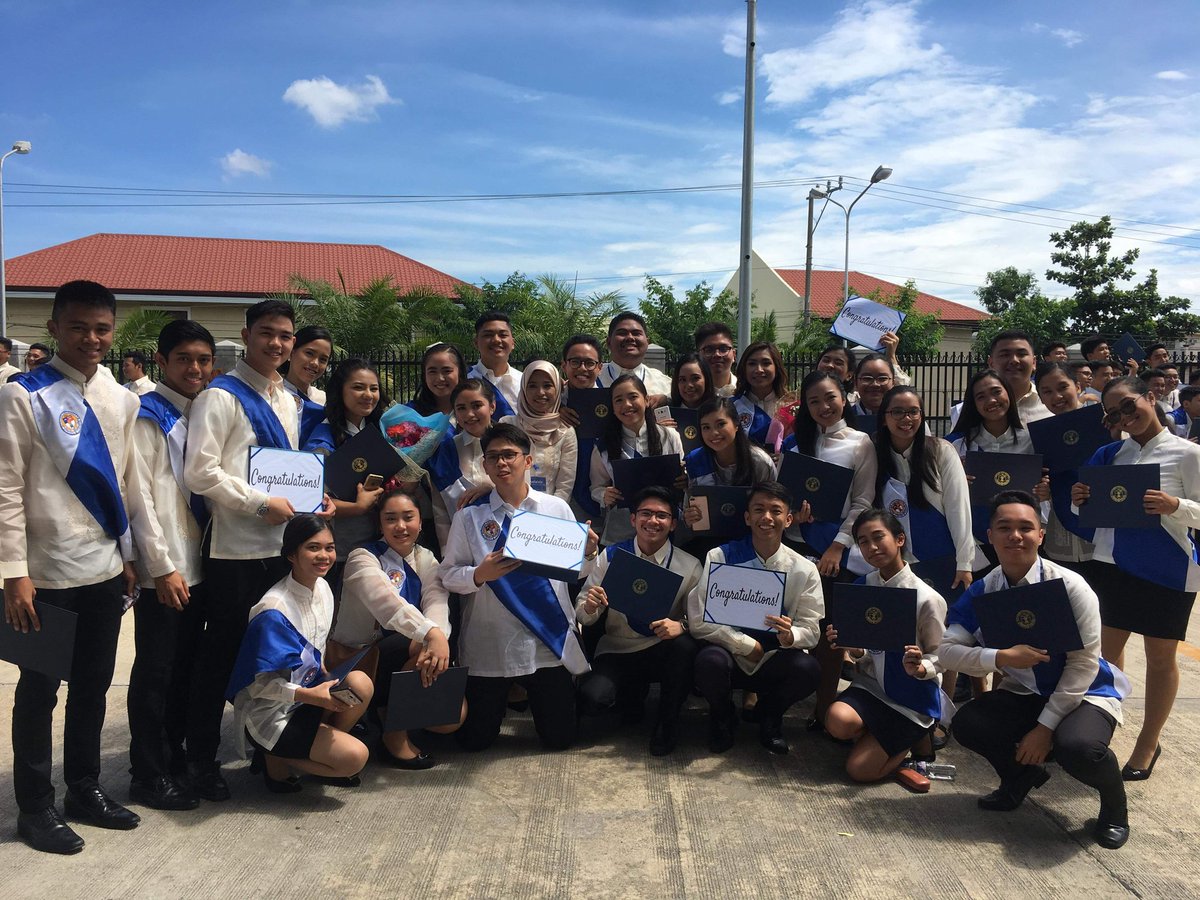 migibotz's tweet photo. Spending 2 years with these people gave me memories I would cherish for a lifetime ๐ thank you fam! Congrats to us! โ๏ธ๐
#Biwald
#Bayma https://t.co/yoo5b4Yo85