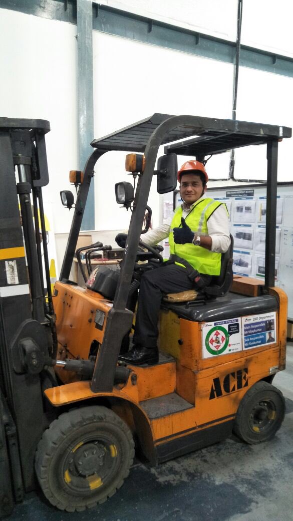 AtulShahane's tweet photo. #nissanindiailn #safety #safetyweek initiative at Nissan ILN. Driving a forklift is an art.. cheers to the forklift operators who are doing a good job at ILN!! https://t.co/J2RRhA1JhO