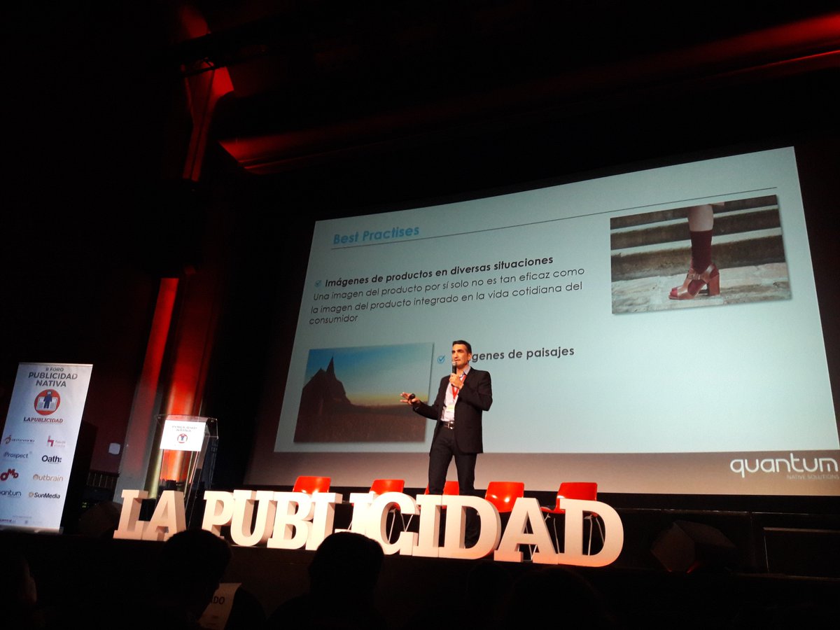 QuantumNative's tweet photo. Javier Valbuena explicando en #foronativa la importancia de que las marcas hagan contenidos adhoc adaptados al tono editorial, el resultado, la confianza del user con su alto %ctr. Empatizar con fotos con las que se identifique mas allá del producto @PdelaPublicidad @ambissonic https://t.co/f5GhrZKuDo