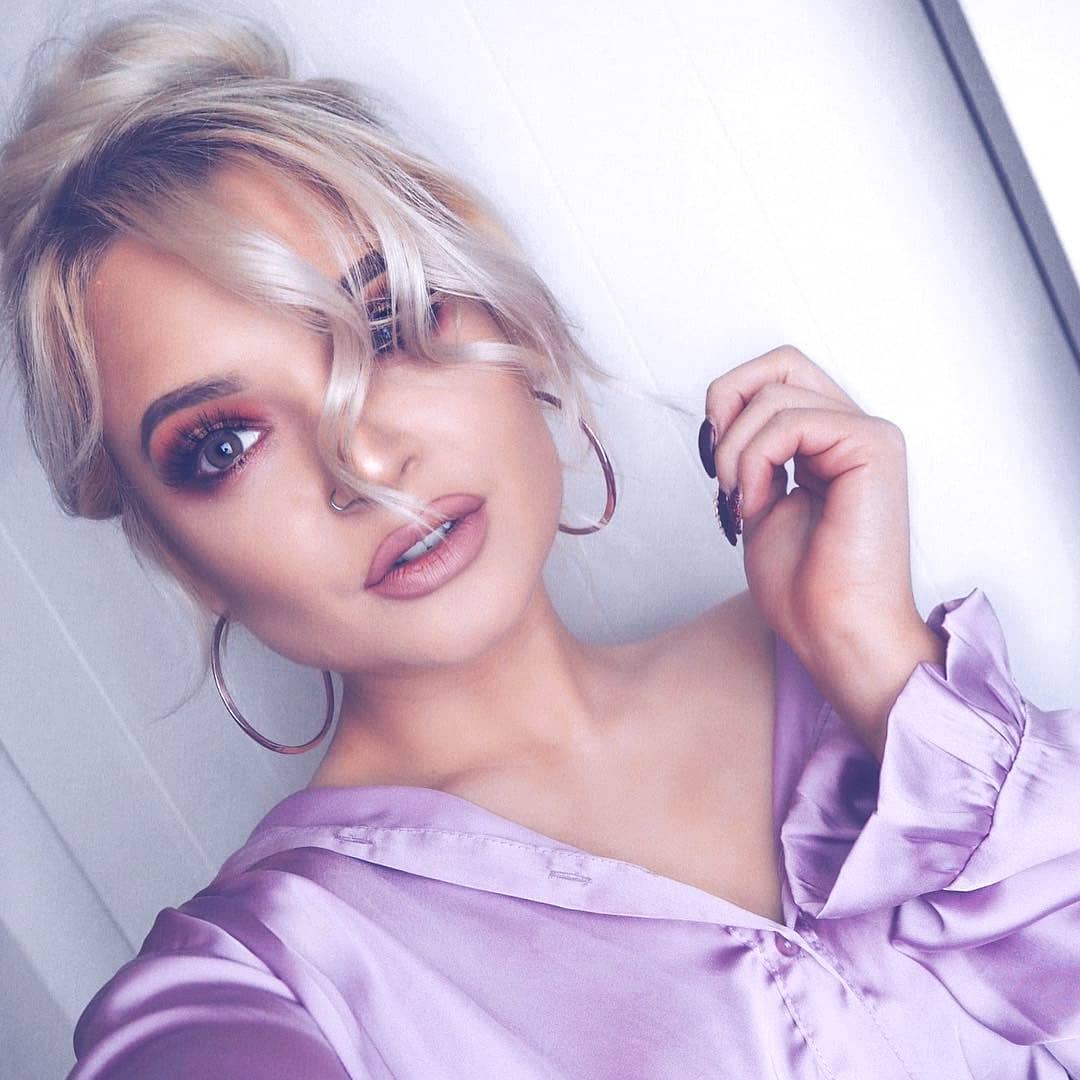 Milk + Blush (@milkandblush) on Twitter photo β£οΈπ#SLAYOFTHEDAY πβ£οΈ Loving this messy bun using the <a href="/milkandblush/">Milk + Blush</a> 16-18" Quad Weft Hair Extension in the shade Oh My Gwen Stefani as worn by <a href="/OhSoFemme/">Oh So Femme</a> πβ#milkandblush #hairgoals #hairextensions β£οΈπ#SLAYOFTHEDAY πβ£οΈ Loving this messy bun using the <a href="/milkandblush/">Milk + Blush</a> 16-18" Quad Weft Hair Extension in the shade Oh My Gwen Stefani as worn by <a href="/OhSoFemme/">Oh So Femme</a> πβ#milkandblush #hairgoals #hairextensions