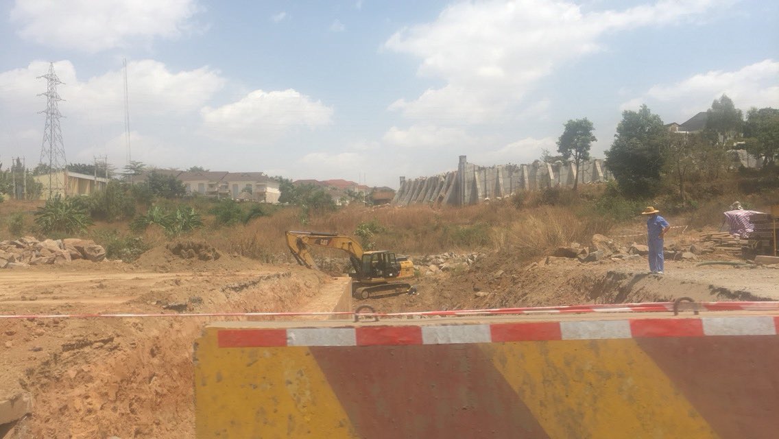 Abuja_Facts's tweet photo. Ongoing construction of bridges and roads linking Apo-Guzape-Asokoro-AYA. #FCTIsWorking https://t.co/OoUpYpJhxc