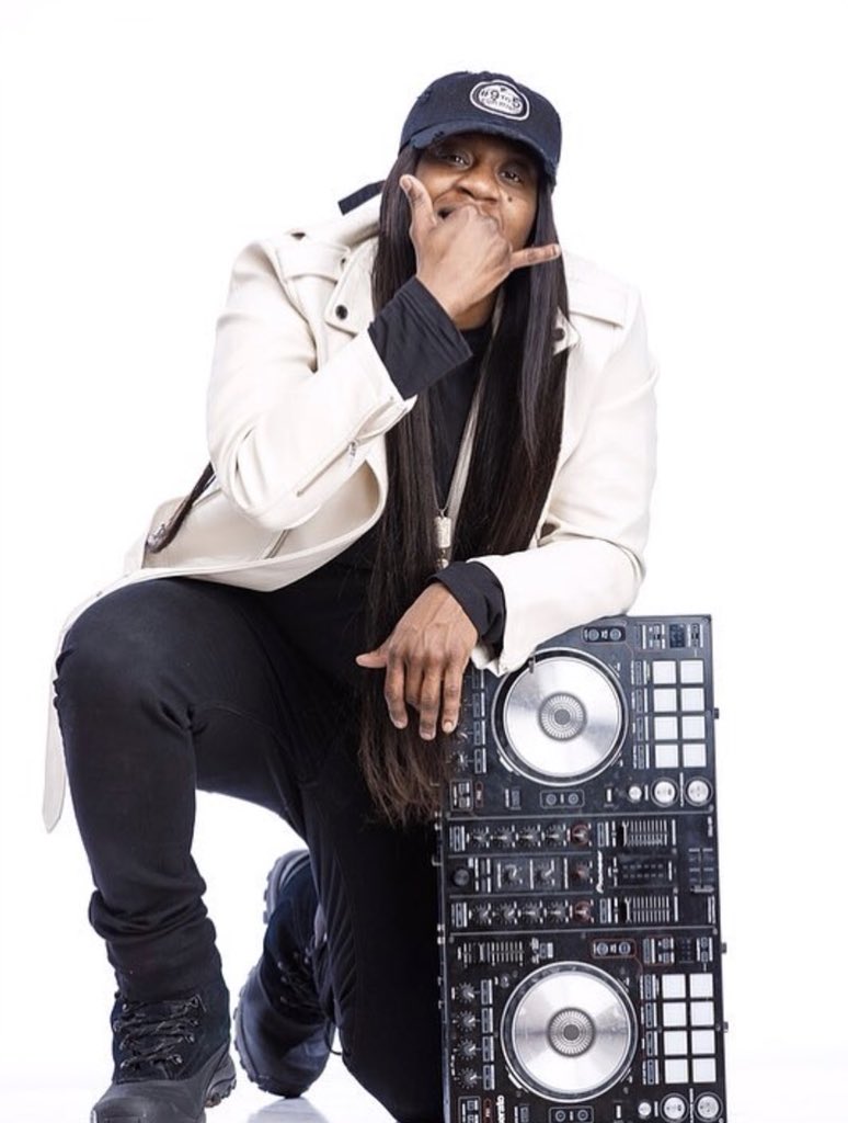 QHMShow's tweet photo. Let @DJDIORCARTEL get your morning started with the #SetItOffMix kicking off in 10mins
LISTEN LIVE: https://t.co/Ej5ljzVkws https://t.co/pFe3Xk4ju0