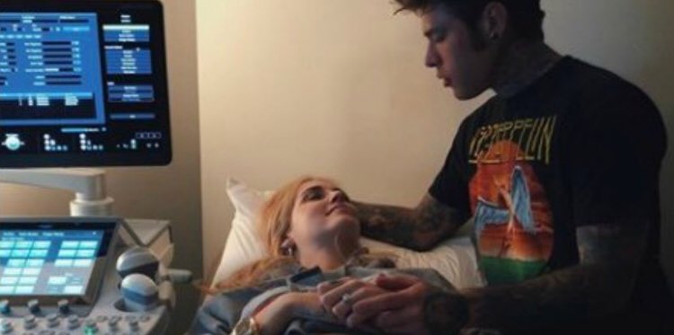 Inviaggiatore's tweet photo. Piccola storia triste. Vieni al mondo e vedi come prima cosa la t-shirt dei Led Zeppelin. Poi scopri che tuo padre è Fedez.  #Leone https://t.co/GWl2vVPNxj