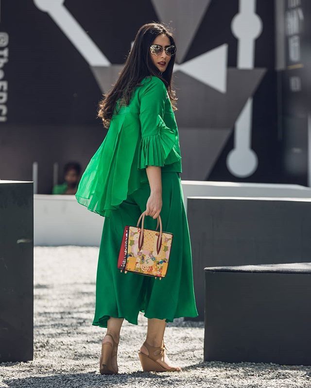 _HeadTilt's tweet image. Pleats please // @sue.mue #suemue #ShadesOfSpring #sheiscomplete .
.
.
📸 @studiopicsing 
#wiw #whatiwore #aifw #fashionweek #amazonindiafashionweek #green #louboutin #bag #bagsnob #indianfashionblogger #indianblogger #delhiblogger#delhigram #outfotof… ift.tt/2Gc479z