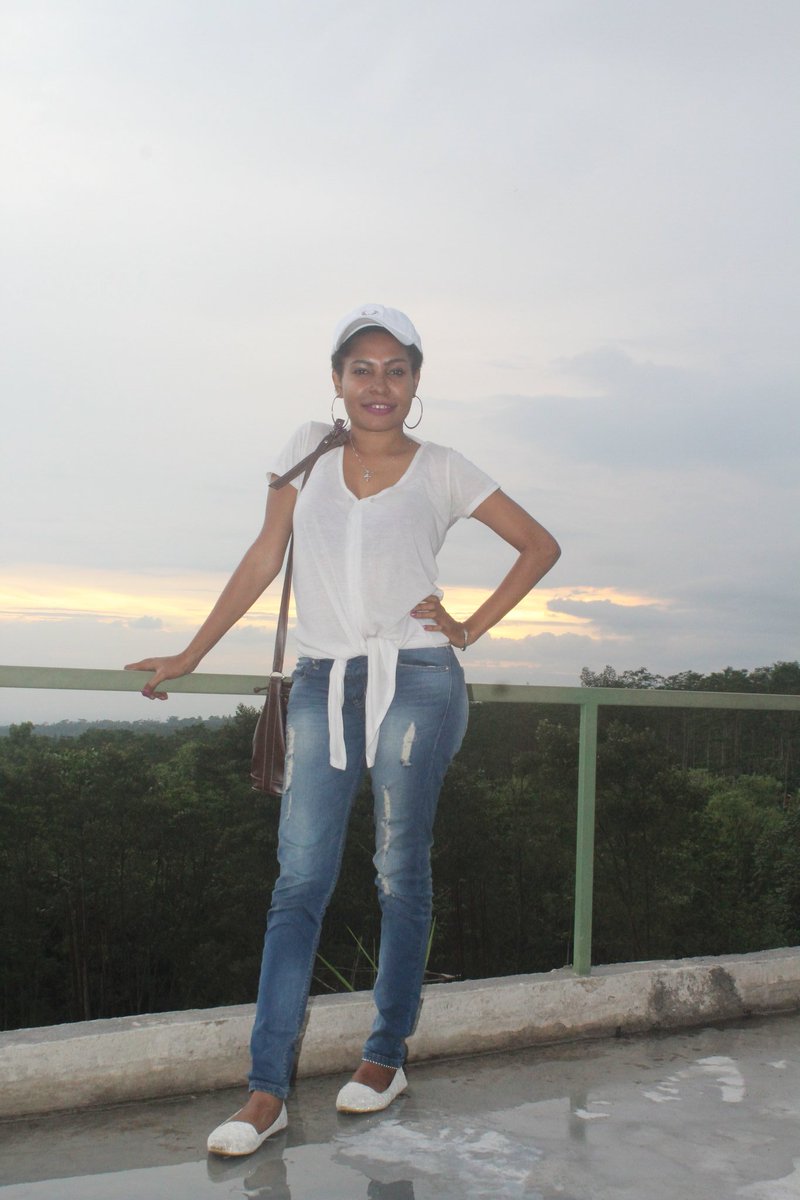 Pemandangan ini menjadi teman hidup dlm hidup ku slamt jln matahari