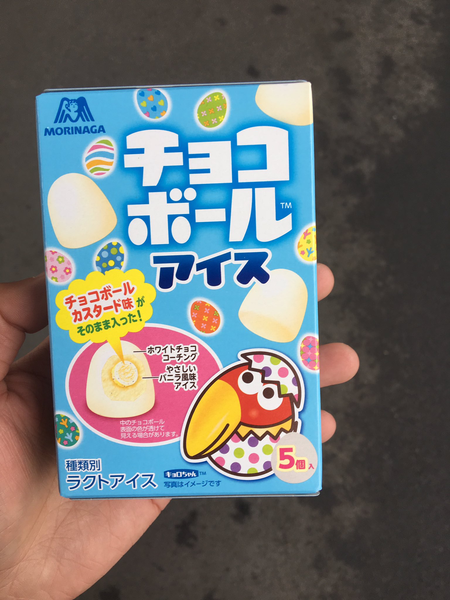 おちゃらけぴえろ たかたか アイス芸人たかたか チョコボールアイス ミルク風味アイスにホワイトチョココーティング 中には チョコボールカスタード味が丸々入った大胆な作り パリっとザクッとな食感 安定のホワイトチョコの甘さ アイスなんだけど