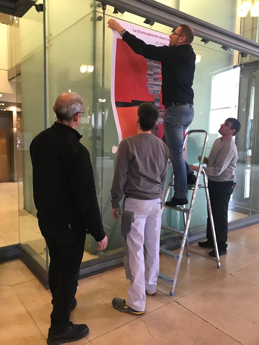JeanneBordeau's tweet photo. s’installe la fête de la #FrancophonieDay ce soir. Marie Beatrice #Levaux, notre ministre M. LeMoyne, des personnalités ! Merci à @MB_Levaux d’accueillir mon travail artistique et linguistique + les 4 vidéos slamées de #MarcAlexandreOho Bambe voir : jeanne #Bordeau is #Jane  bee https://t.co/P73oSzByZc