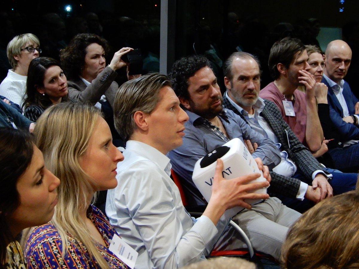 Daar zijn ze! De foto's van de <a href="/PvKO/">Platform voor Klantgericht Ondernemen (PvKO)</a> Inspiratiesessie Succesvol Innoveren van maandag 19 maart bij <a href="/VIVATVerz/">Art Horan</a> in Amstelveen! Dank nogmaals aan alle sprekers: <a href="/hellogeke/">Geke van Dijk</a>, Wietze van der AA, <a href="/RobertWitteveen/">Robert Witteveen</a>, Tony van der Zanden en Maarten Burgering! facebook.com/pvko.nl/posts/…