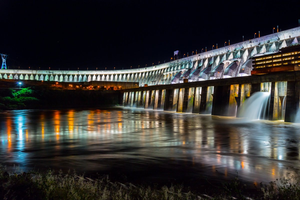 itaipuparquetec's tweet photo. Barragem da Itaipu ficará às escuras no sábado pela Hora do Planeta. Saiba mais: https://t.co/CfuGpSjn9h https://t.co/NgvBMRalwK