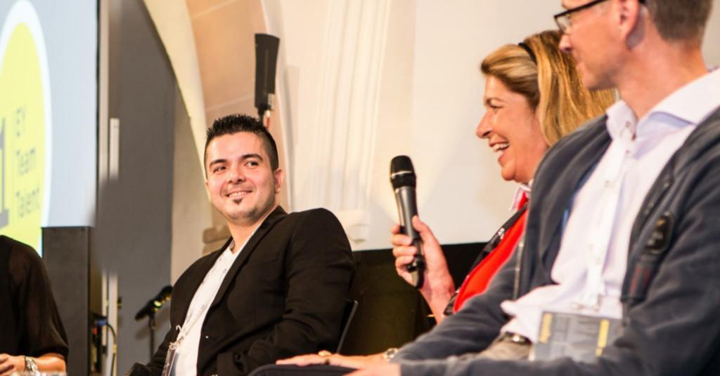 EYGSACareers's tweet photo. EY engagiert sich auf vielfältige Weise für die Integration von Flüchtlingen in den deutschen Arbeitsmarkt. Wie das in der Praxis aussieht, verraten euch unsere Kollegen Mohamad, Doreen und Tobias im #EYBlog! https://t.co/mmQsia9dhw https://t.co/wkZIosKBdQ