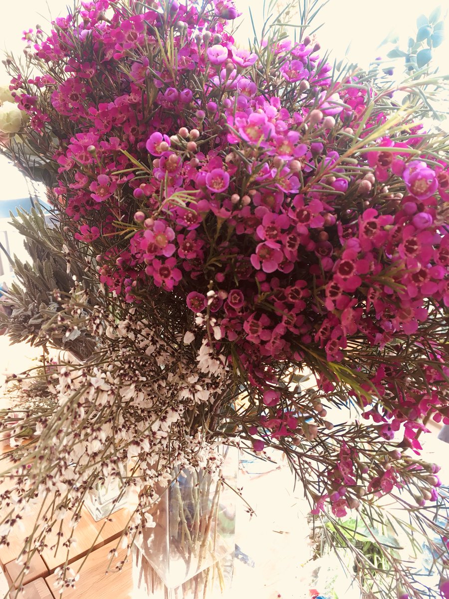 JevsJevsJevs's tweet photo. Getting ready for our #sparkcreatereact #seminars tomorrow and Wednesday. #inhouseflorist @DragonRougeUK https://t.co/8gw1dEJQTf