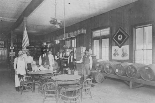 DrinksBuzz's tweet photo. Photographs>Five-Cent Beers and Hard-Drinking Horses: 15 Saloon... https://t.co/LnuYV4KUky #drinks https://t.co/DO80I37sad