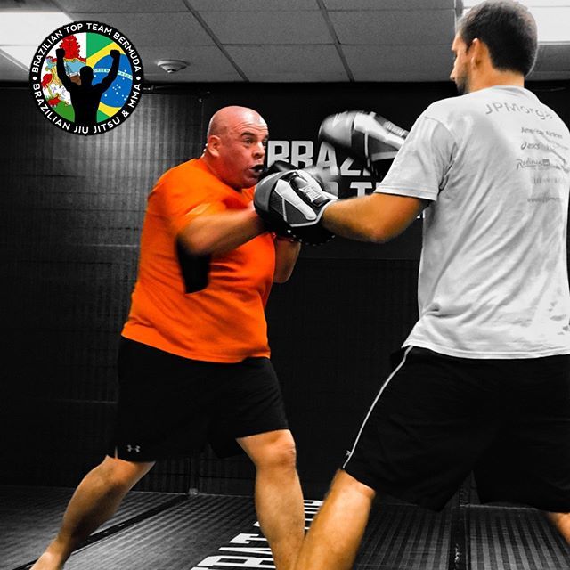 BTTBermuda's tweet photo. Let off some steam mid-day and smash some mitt work in our #Boxing class, like @scottinbermuda! All levels of experience are welcome. 💥1st Class FREE!💥
Mon/Wed/Fri
⏱12pm-12.50pm
#Bermuda #BTTBermuda #BDACombatClub #BrazilianTopTeam #BTT4Ever #MuriloB… https://t.co/kvfniCmwt8 https://t.co/wT9KUGwBeY