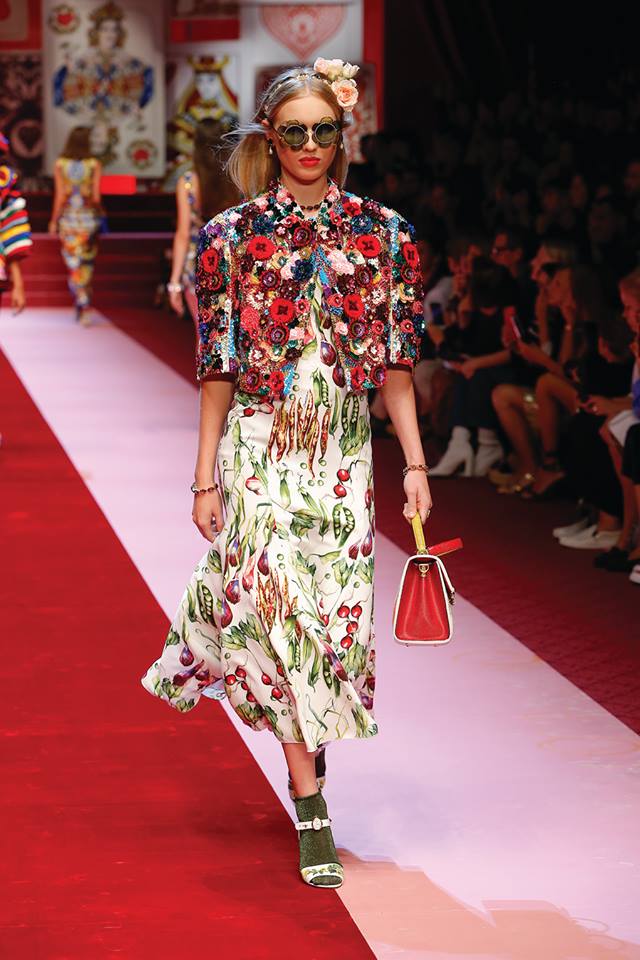 eyecarebusiness's tweet photo. Stepping into the first day of spring like... 🌸🌻💐 Check out our full roundup of #fashion + #eyewear trends for spring/summer here: https://t.co/Ngxn8xMDC7. #SS18 https://t.co/ZoQGPoPbjq