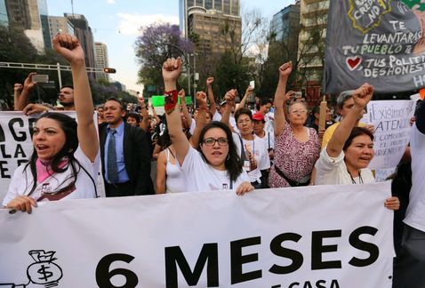 galvanochoa's tweet image. ¿Y el dinero dónde quedó?
A 6 meses del #S19, su situación es la misma: las familias no cuentan ni siquiera con documento que los reconoce como damnificados. buff.ly/2DHtF8Z