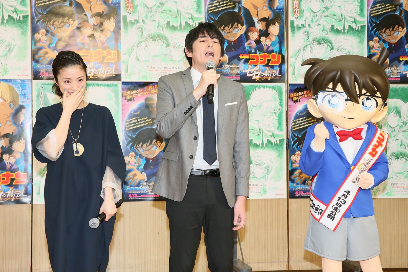 劇場版名探偵コナン 公式 Na Twitteru ゼロの執行人 ゲスト声優による 公開アフレコが行われました 上戸彩 さんは専門用語が多い難易度高めの長台詞に挑戦 そして 博多大吉 さんは安室さんに倣って トリプルフェイスを目指して歌手に 詳細は明日の 劇場版名探偵コナン 公式 Na Twitteru ゼロの執行人 ゲスト声優による 公開アフレコが行われました 上戸彩 さんは専門用語が多い難易度高めの長台詞に挑戦 そして 博多大吉 さんは安室さんに倣って トリプルフェイスを目指して歌手に 詳細は明日の