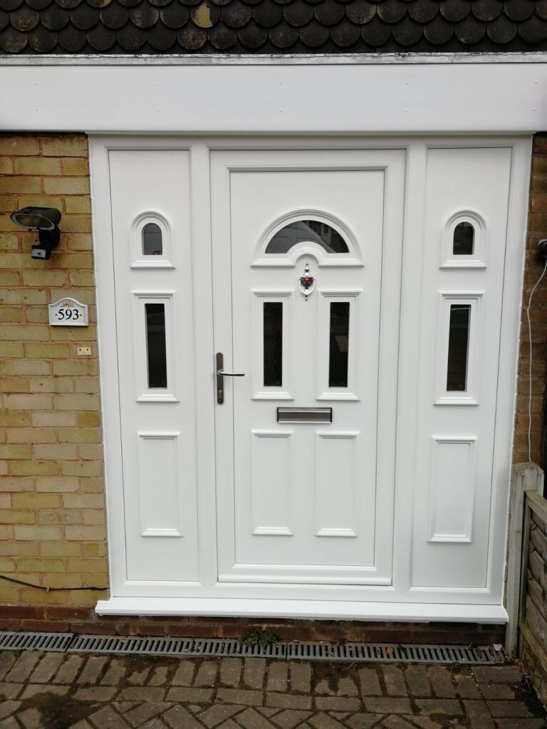 BirminghamGlass's tweet photo. Another happy customer following a new UPVC Door and matching side panel installation #birminghamglass #upvcdoor #frontdoor #instadoors #happycustomer https://t.co/BZLsRvw21O