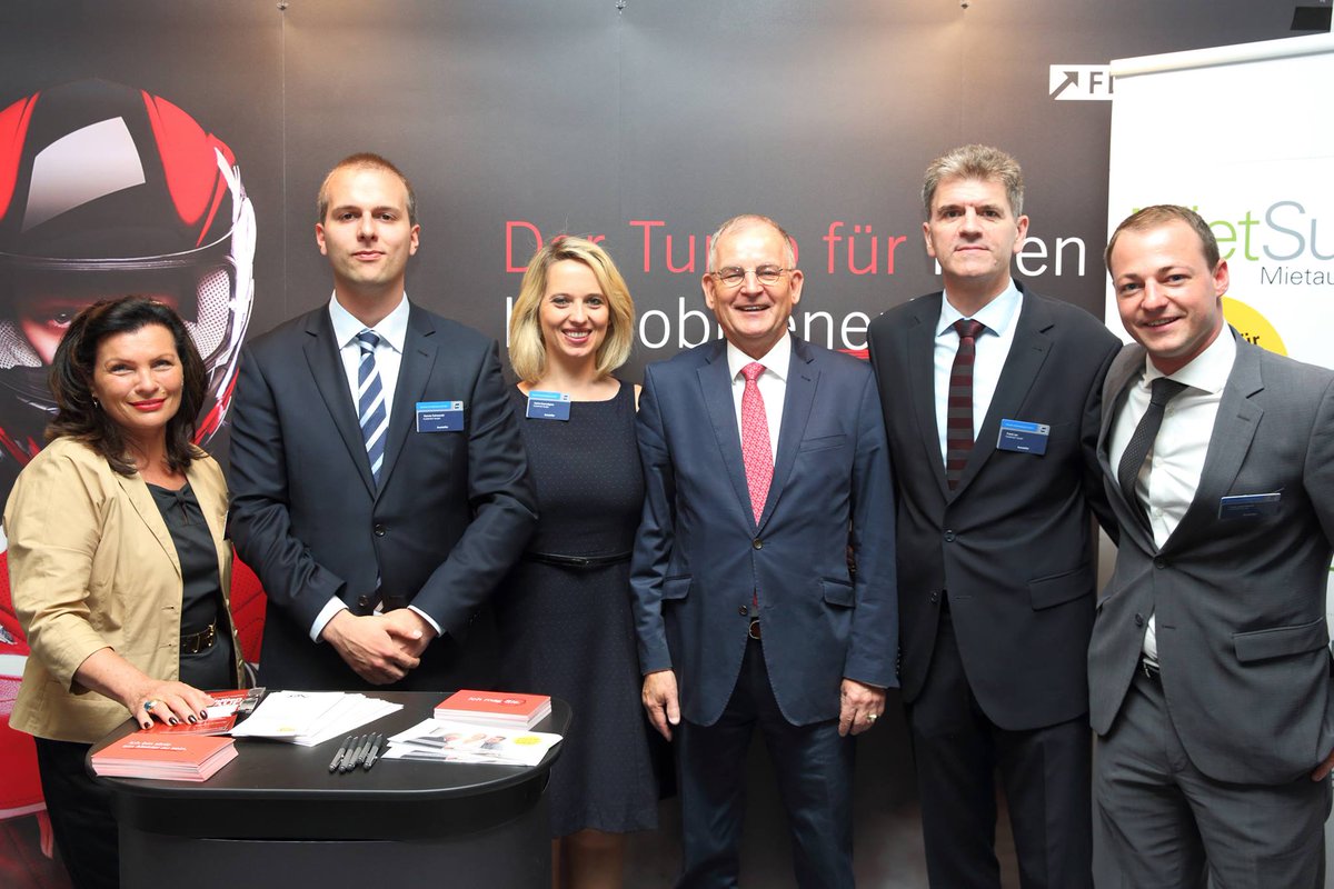 ivd_immobilien's tweet photo. Durch die Zeit mit #Flowfact. Das Unternehmen unterstützt auch 2018 das Branchenevent des Jahres, den #dit2018. Seit inzwischen 19 Jahren ist die @FLOWFACT_GmbH ein zuverlässiger Kooperationspartner an unserer Seite. Danke! https://t.co/00Cuw277zj