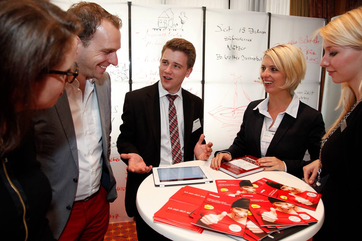 ivd_immobilien's tweet photo. Durch die Zeit mit #Flowfact. Das Unternehmen unterstützt auch 2018 das Branchenevent des Jahres, den #dit2018. Seit inzwischen 19 Jahren ist die @FLOWFACT_GmbH ein zuverlässiger Kooperationspartner an unserer Seite. Danke! https://t.co/00Cuw277zj