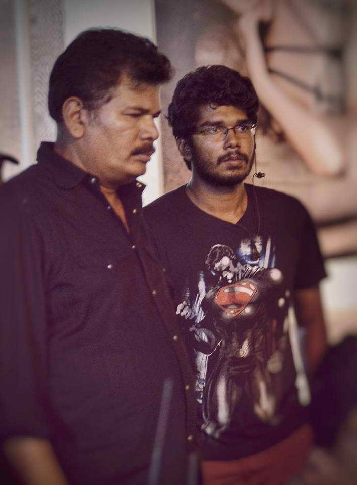 tamilstar's tweet photo. கெளதம் மேனனின் பாராட்டைப் பெற்ற சங்கரின் உதவி இயக்குனர் https://t.co/fRpBAgPUxs
#MegamSellumThooram #VigneshKumar #Pravallika #Zatrix @shankarshanmugh @menongautham @VishalKOfficial @Udhaystalin @SasikumarDir @vigneshicon @SuryaZatrix @MohanCINI @urkumaresanpro @cinemaparvaicom https://t.co/v2pGttRh3g