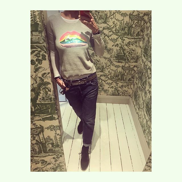 ursulaodette's tweet photo. #ootd @setfashion ๐ knit @truenyc_official Pam pants #boyfriendjeans @htclosangeles belt #ursulaandodette #spring18collection https://t.co/7biXUc5n3A https://t.co/AxBY6BVl95