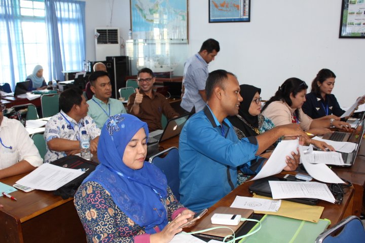 bppsdm_bp3medan's tweet photo. Team UKM KKP, Bapak Sigit dkk dan dari Pusdatin KKP, Ibu Ismayanti, DFN, DEA Memberi  Materi Pendataan Objek Kp dan Usulan Bantuan Pemerintah. #RisetdanSDMKP 
@brsdm_kp @puslatluhkp @Natalia_Liandra @agu_zid @RendaMartanu @andyjaroet @Hasibuan90R @MathiusTiku @Decca_iD https://t.co/wqYzytPmsp