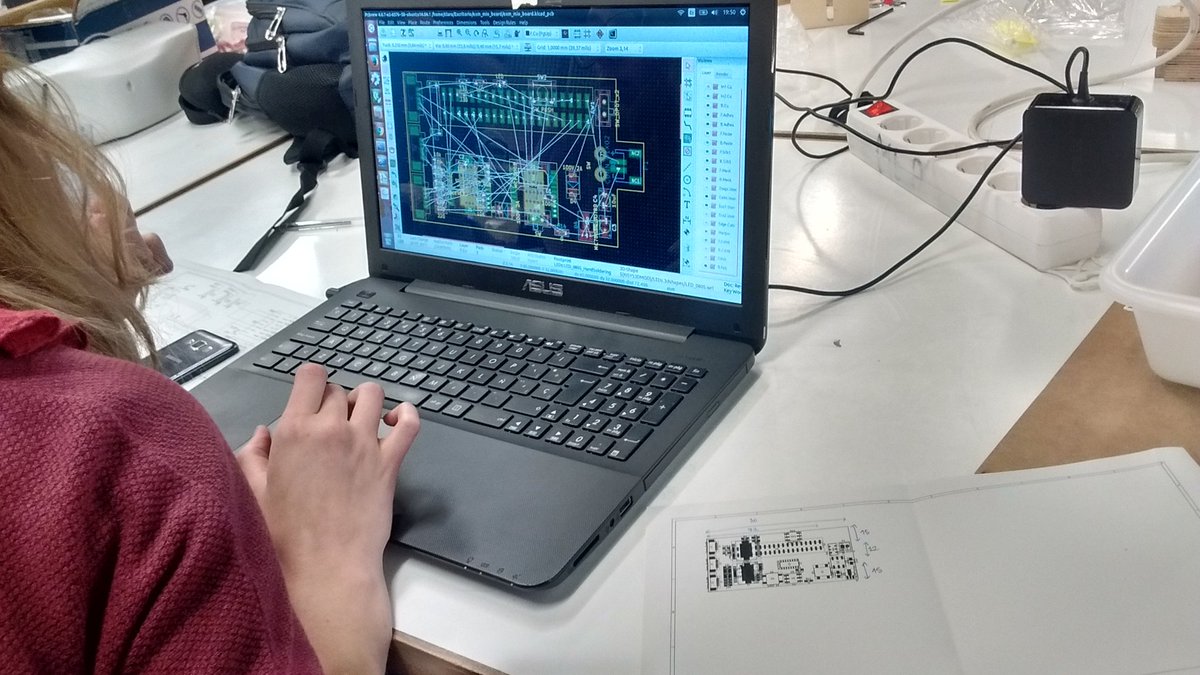 autofabricantes's tweet photo. Aunque contemos poco por aqui, seguimos avanzando en cada línea de trabajo :))
Por ejemplo, Prótesis mecánicas para el Rally Solidario en Marruecos y diseñando la nueva electrónica para la prótesis mioeléctrica. https://t.co/0XWs3boztY