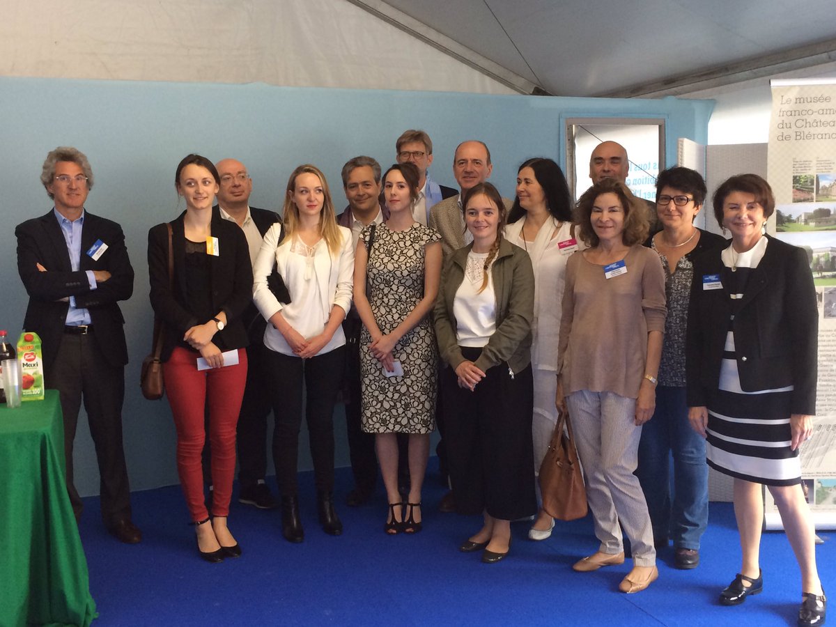 FHA_Festival's tweet photo. Le #FHA18 fera également la place belle aux jeunes chercheurs : en effet, pour la 7e fois consécutive des jeunes européens seront réunis pendant 3 jours grâce à @FondaHippocrene ; et suite au succès de l'année dernière, le concours #MR180 organisé par les @AmisFha est reconduit https://t.co/nO9vLnNnWB