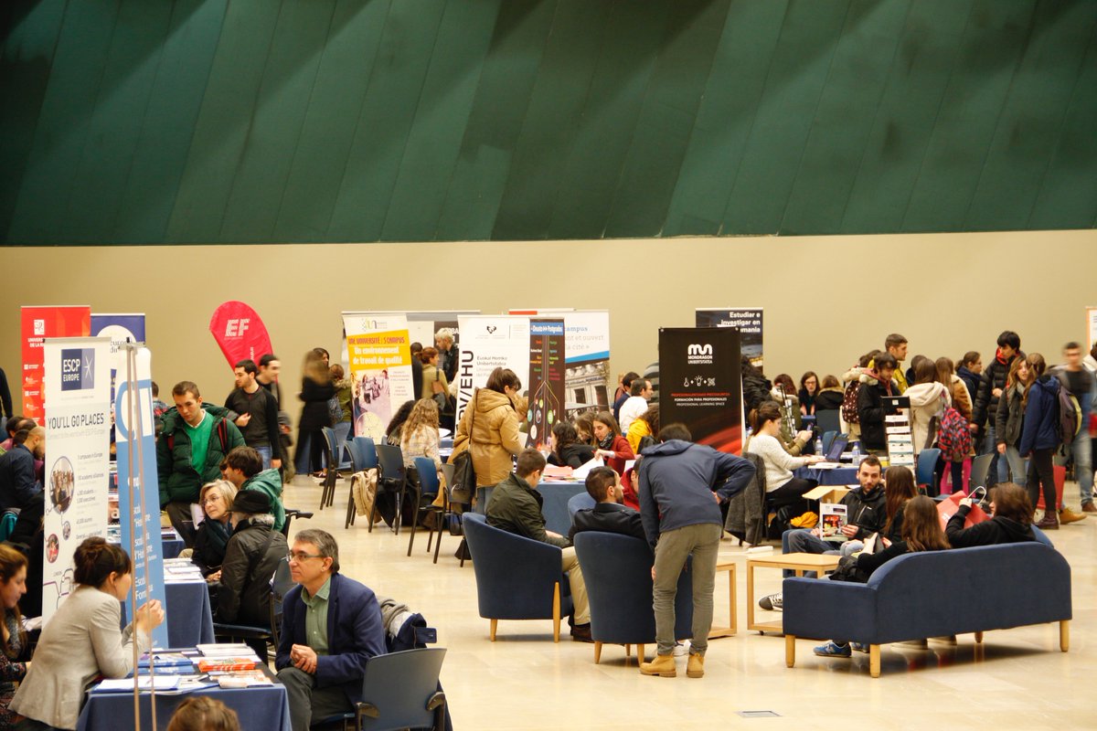 PIValladolid's tweet photo. ESTE JUEVES 22 DE MARZO en VALLADOLID. 
Te importa Tu Futuro?🤔🤔🤔
Feria de Formación de Posgrados+Idiomas en Valladolid el Jueves 22 de Marzo! En espacio: Teatro Calderón de Valladolid.
Inscríbete (😎 inscripciones@especializa-t.com)
https://t.co/DfpN0WhwjJ https://t.co/LcbCZJehHe