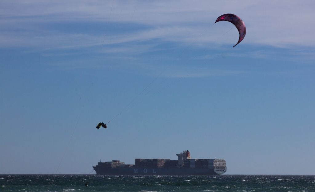 kimokiteboard's tweet photo. Throwing a late backroll in South Africa 🇿🇦 these feel so good! 📷 devinkuh #wcka #northkiteboarding #truekiteboarding #ion #ionactionsports #piq #piqlive #kitesurf #kitelife #kitesurfing #kiteboarding #letskitesurf https://t.co/tQzXjjbndt