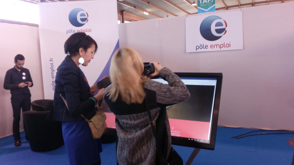 EmilieVidal_30's tweet photo. En direct #TAF2018 #Nimes. Venez tester l'entretien virtuel #AvecPoleEmploi 👌👏 https://t.co/t0xrnLFGPA