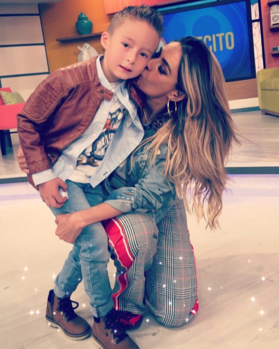 UnidasPorGali's tweet photo. Cree en ti mismo con tanta fuerza que el mundo no pueda evitar creer en ti también! Feliz Martes 💕 #MartesDeMateo https://t.co/Jf9y0lgWTX