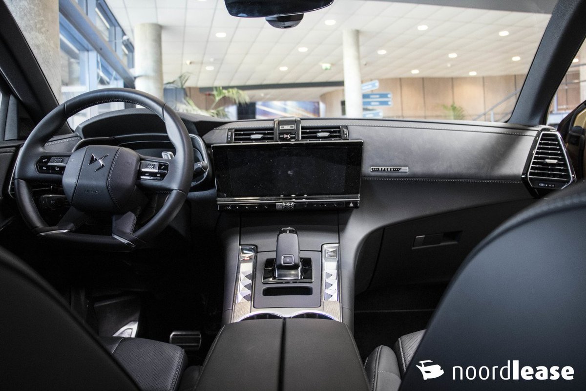 mhcmobilitynl's tweet photo. Nu te bekijken in #Autoborg: De DS 7 Crossback. Een luxe #SUV met hoogstaande afwerking. De #DS 7 is bij #Noordlease al te #leasen vanaf €670,- per maand! https://t.co/hRzDIWqhCl