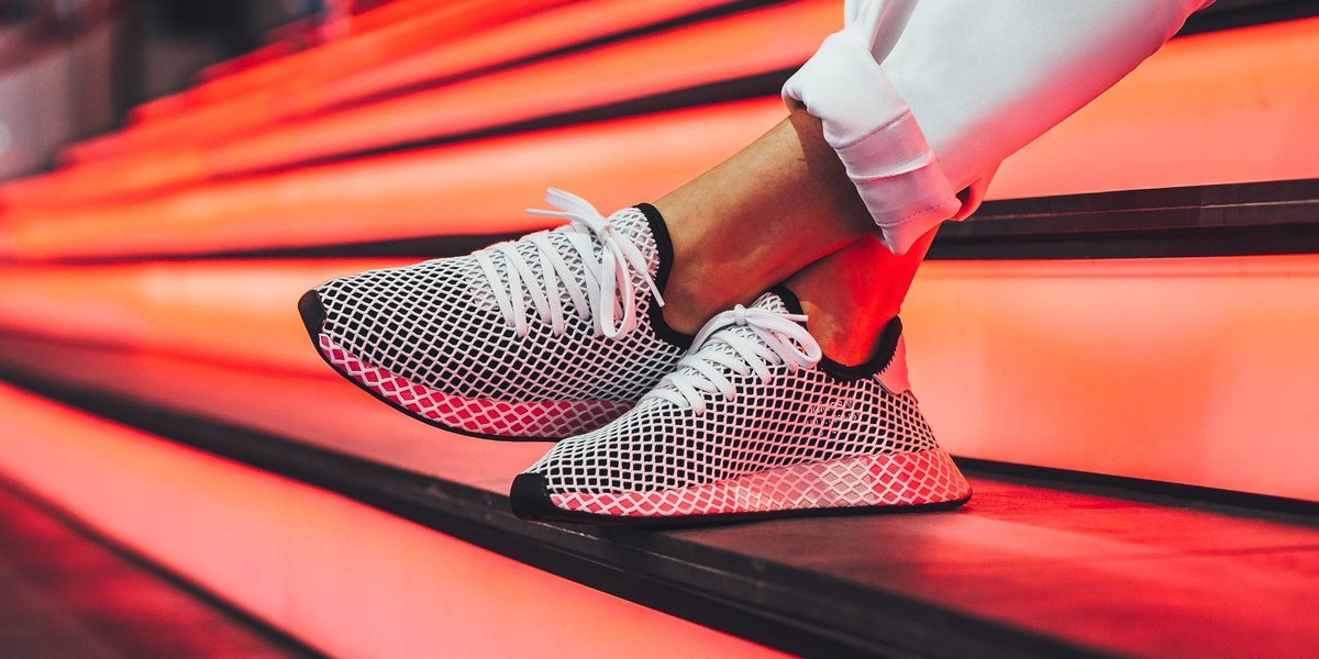 deerupt runner black pink