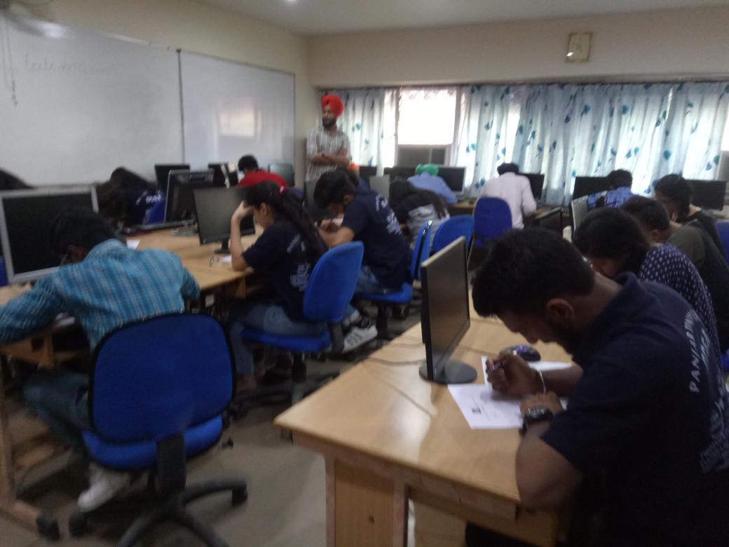 gaminijindal's tweet photo. #SCITRON2018NSUI @LubanaManoj @Chinmay66Abbhi @Snigdhabawa @chaitanyaror @chandanrana86 
Debugging event in scitron in computer lab https://t.co/GvF3fUnbHh