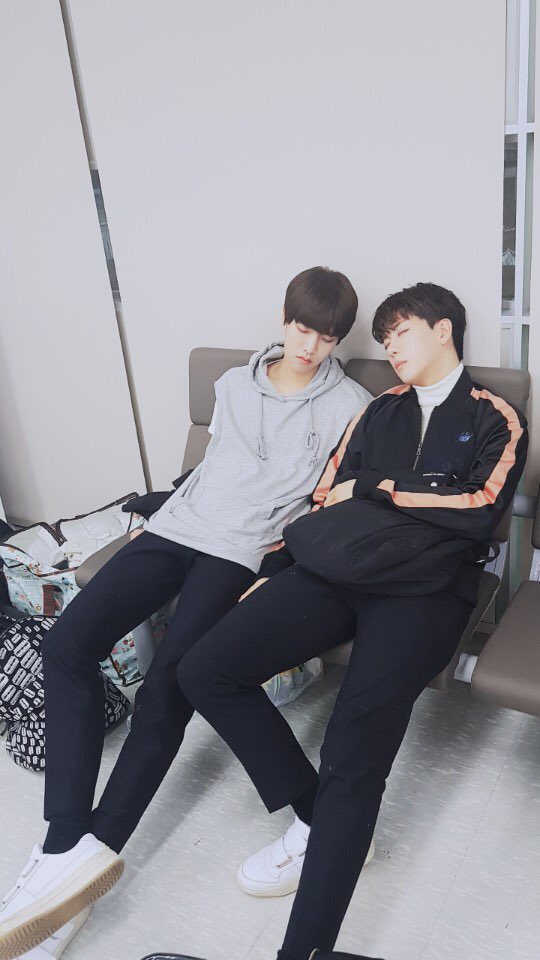 GoldenChild's tweet photo. [#Golden_Child] [#지범] 3일간 회의 지금 끝났다... done... https://t.co/SJQSGZhmA9