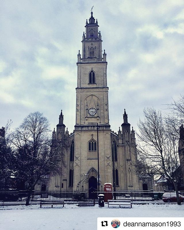 Circomedia's tweet photo. Deanna snapped this beautiful shot of Portland Square in the snow yesterday. 
#Repost @deannamason1993 (@get_repost)
・・・
snowy walk to work #photo #snow #bristol #stpauls #wintertones #church #photography #bristol_lens #circomedia #circus https://t.co/8eBHDEp1kt https://t.co/UJEQyF6hHw