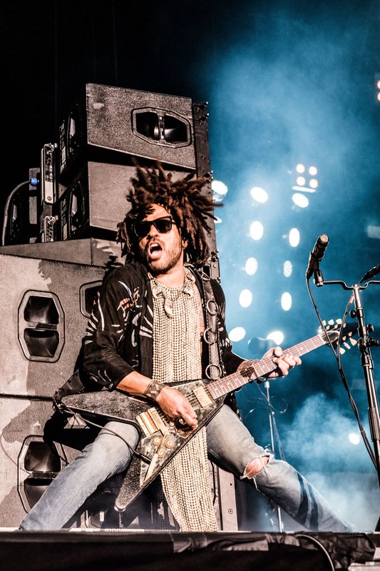 PaleoFestival's tweet photo. Autre légende, l'incroyable @LennyKravitz électrifiera la foule avec ses tubes, sa créativité et son talent sur la #grandescene #paleo2018 https://t.co/NE1TiV8o8c