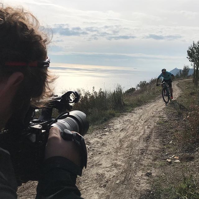 Dav_Evangelista's tweet photo. Working at something beautiful... @fontanaprorider @filmotion_ita @xplova.global @bianchimtbteam #shooting #video #laigueglia #liguria #ride #ridebianchi #xplova #fontanaprorider #vitesse #filmotion #borntocommunicate https://t.co/8tjpkxznG0 https://t.co/R8bSuDNOtj