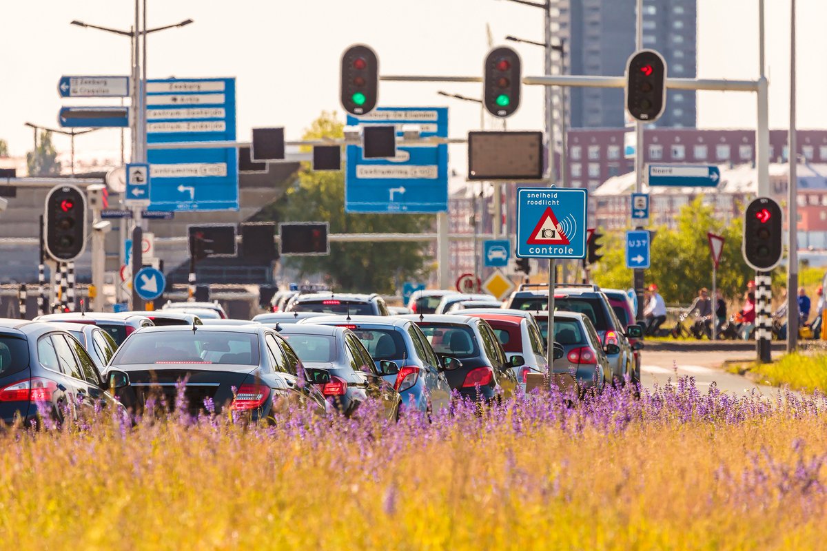 Bij opening #Intertraffic 2018 maakt minister <a href="/CvNieuwenhuizen/">Cora van Nieuwenhuizen</a> bekend dat ruim 1 mln bestuurders vanaf vandaag toegang krijgen tot persoonlijke, hyperlokale reisinfo. #TalkingTraffic #RAI #Flitsmeister bit.ly/2FPeMYk