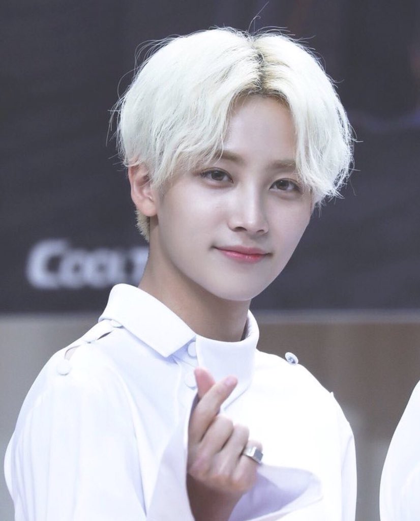 Reena れえな Pa Twitter サラサラロン毛期も黒髪ボブ期も茶髪センター期も全部ダメだっ 白髪ジョンハンに敵う物なんてねえ この世に白髪期のジョンハンより美しい物ってあるんだっけないね