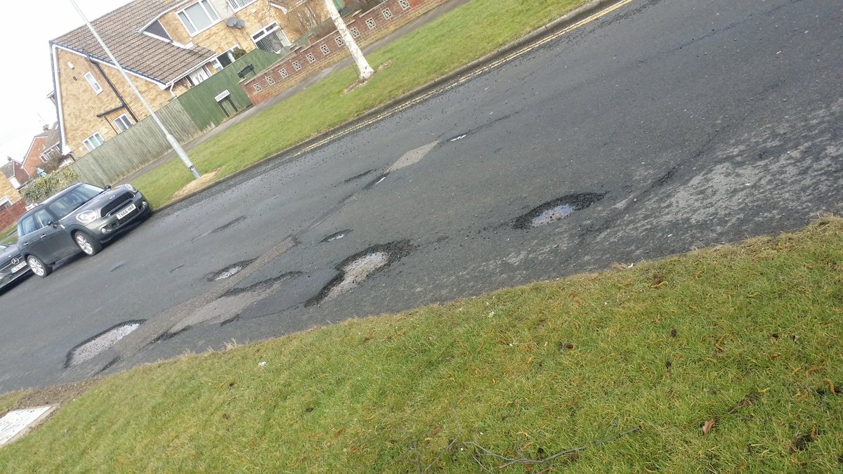 mrpotholeuk's tweet photo. @hulldailymail @Hullccnews When are going to fix #DeepPotholes on HU7 4WJ - Ridderdale road? Found at start of #PotholeRoadTrip with @Chrisitv @itvnews @itn #Danger2Roadusers https://t.co/Gb9w5cWskd