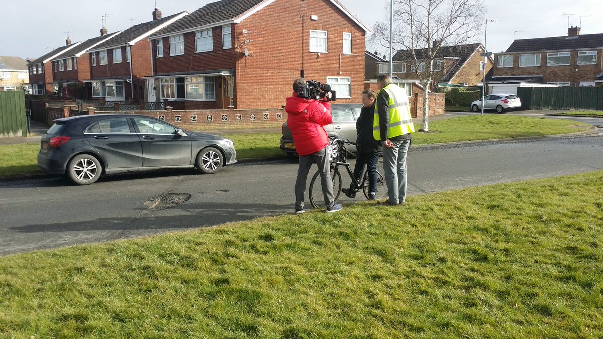 mrpotholeuk's tweet photo. @hulldailymail @Hullccnews When are going to fix #DeepPotholes on HU7 4WJ - Ridderdale road? Found at start of #PotholeRoadTrip with @Chrisitv @itvnews @itn #Danger2Roadusers https://t.co/Gb9w5cWskd