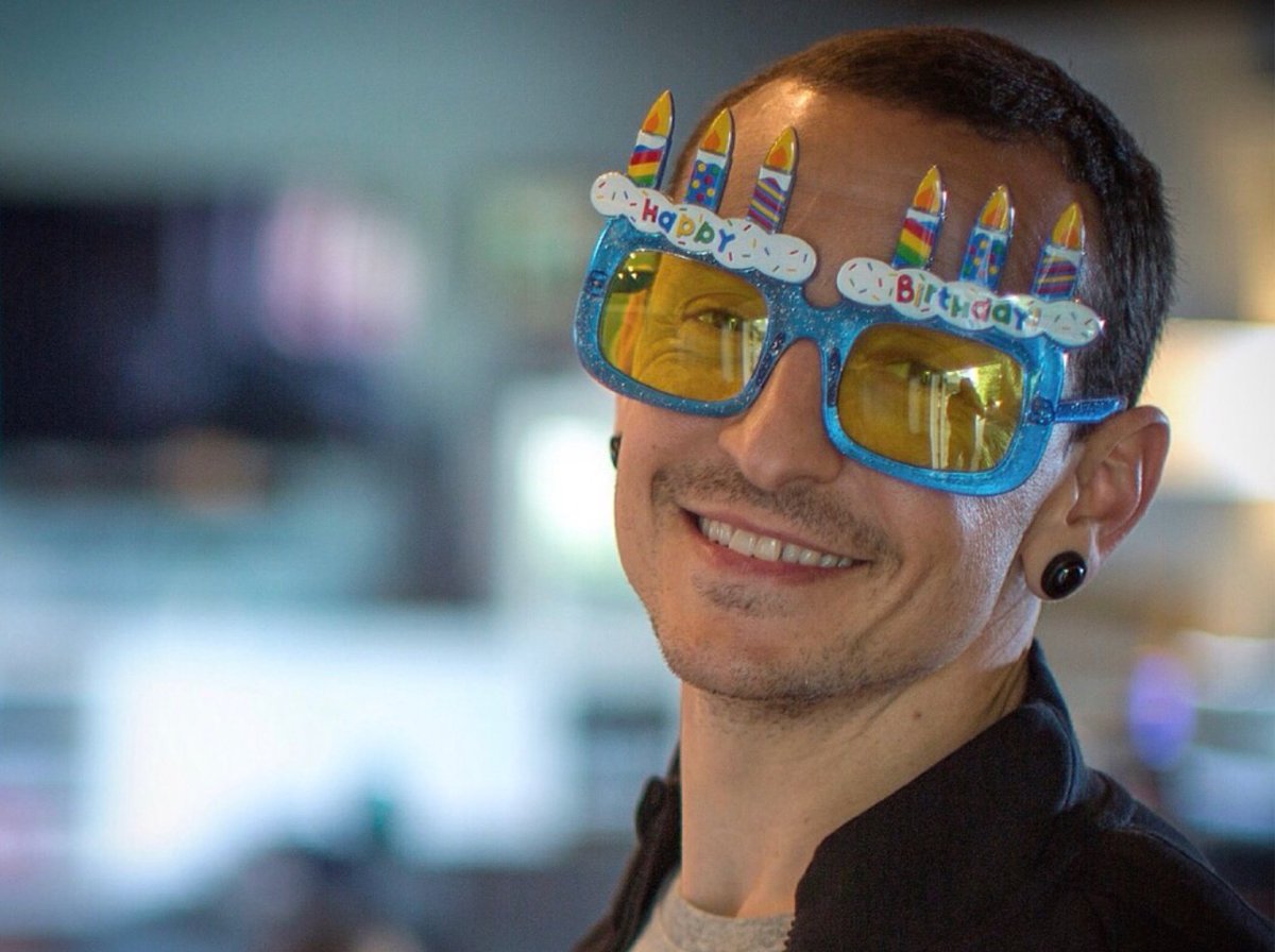 LPAssociation's tweet photo. Happy birthday, Chester Bennington.

#MakeChesterProud ❤ https://t.co/QZKYEVPU58